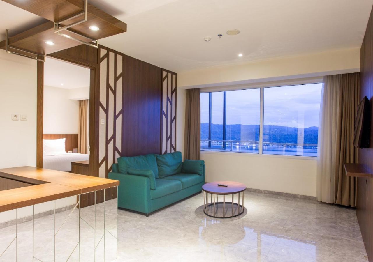 Hotel Santika Premiere Ambon Eksteriør billede