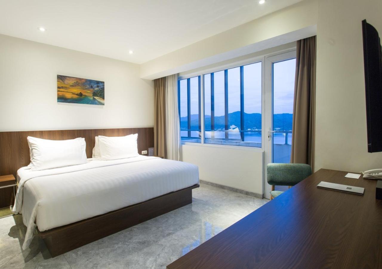 Hotel Santika Premiere Ambon Eksteriør billede